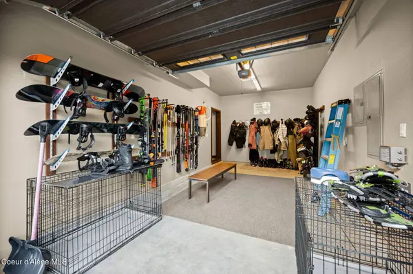 135 Chutes LN, Sandpoint, ID 83864