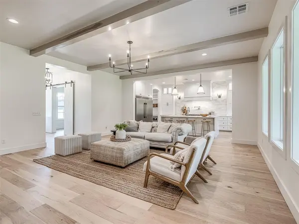 living & kitchen 2