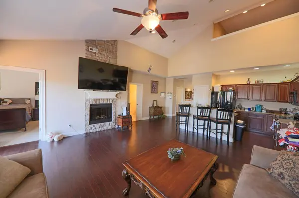 134 Monte Cristo DR, Hollister, MO 65672