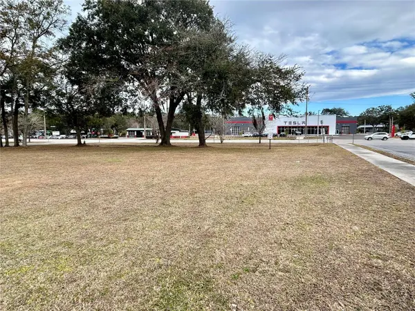 2550 N MAIN ST, Gainesville, FL 32609