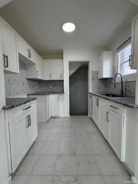 8115 Grandville AVE, Detroit, MI 48228