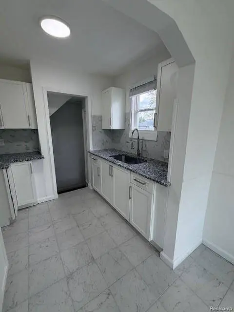 8115 Grandville AVE, Detroit, MI 48228