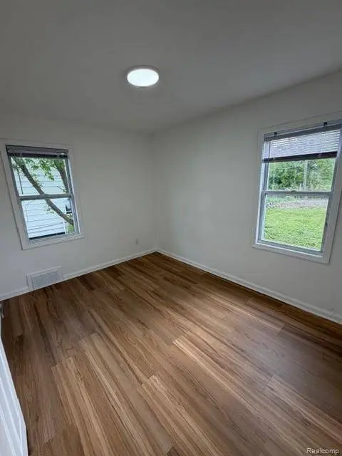 8115 Grandville AVE, Detroit, MI 48228
