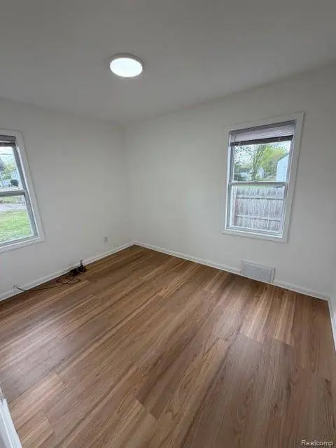 8115 Grandville AVE, Detroit, MI 48228