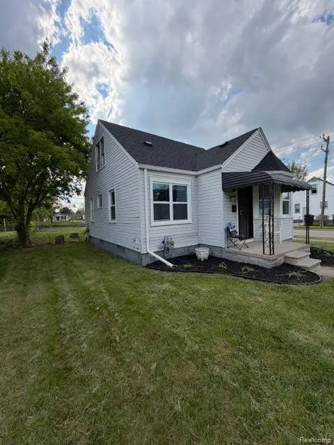 8115 Grandville AVE, Detroit, MI 48228