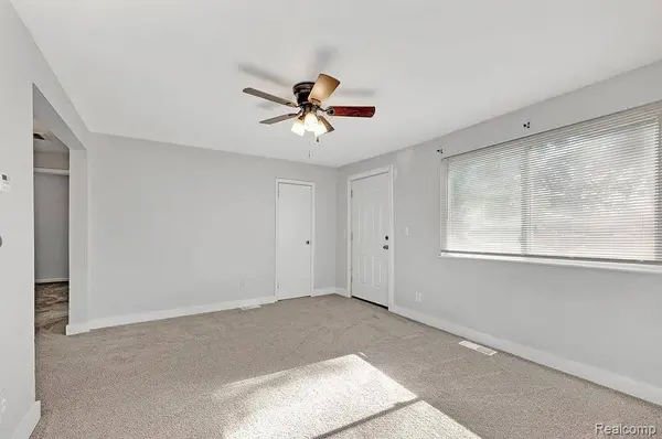 6431 Centralia ST, Dearborn Heights, MI 48127