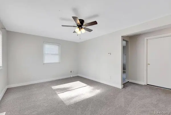 6431 Centralia ST, Dearborn Heights, MI 48127
