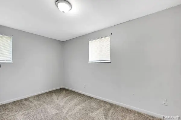 6431 Centralia ST, Dearborn Heights, MI 48127