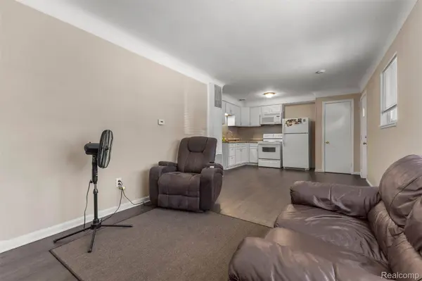 2056 Lafayette BLVD, Lincoln Park, MI 48146