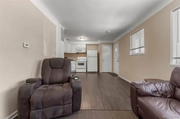 2056 Lafayette BLVD, Lincoln Park, MI 48146