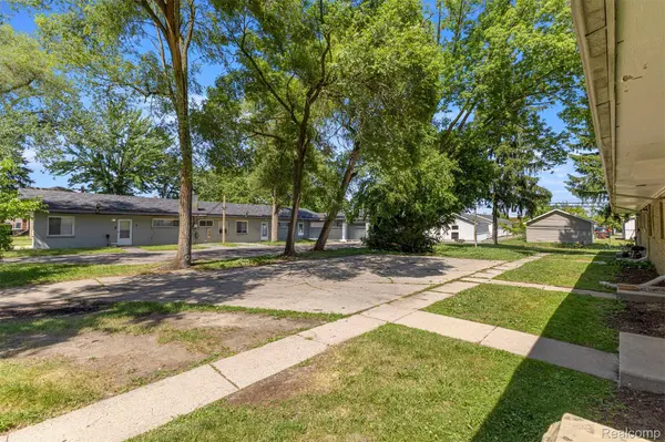 4077 Columbus ST, Wayne, MI 48184