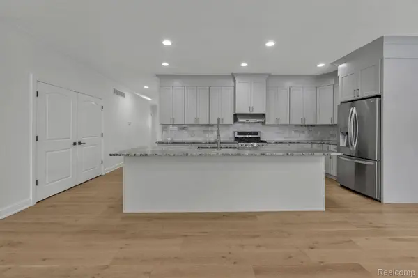 22664 Colgate ST, Farmington Hills, MI 48336