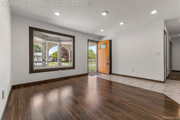 2168 Garry DR, Troy, MI 48083