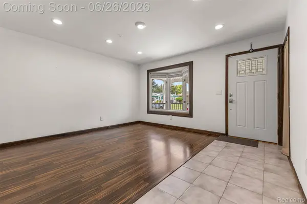 2168 Garry DR, Troy, MI 48083