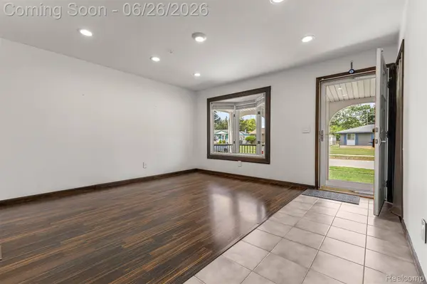 2168 Garry DR, Troy, MI 48083