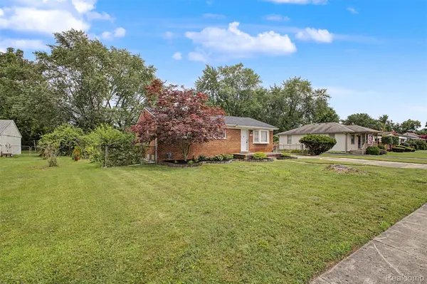 15516 Green Lane AVE, Livonia, MI 48154