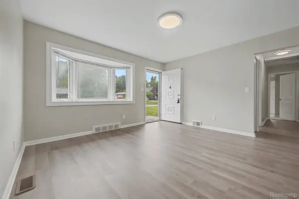 15516 Green Lane AVE, Livonia, MI 48154