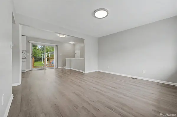 15516 Green Lane AVE, Livonia, MI 48154
