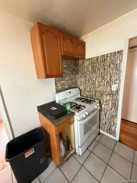 9230 Minock ST, Detroit, MI 48228