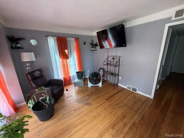 9230 Minock ST, Detroit, MI 48228