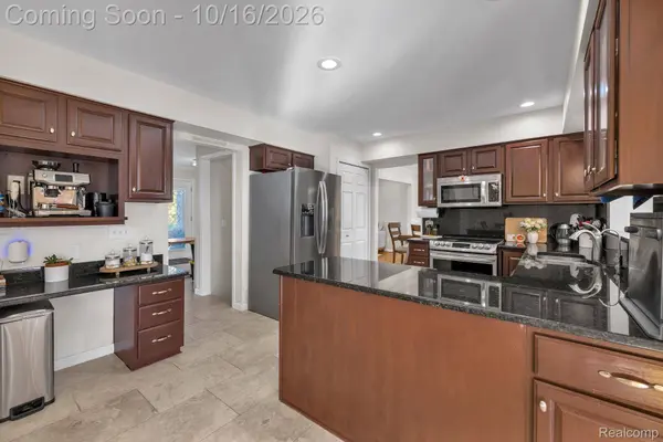 36959 Clarita ST, Livonia, MI 48152