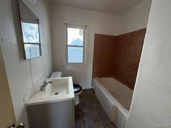 18000 Asbury PARK, Detroit, MI 48235