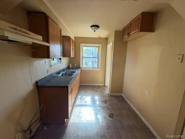 18000 Asbury PARK, Detroit, MI 48235