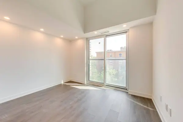 370 Martha ST #303, Burlington, ON L7R 0G9