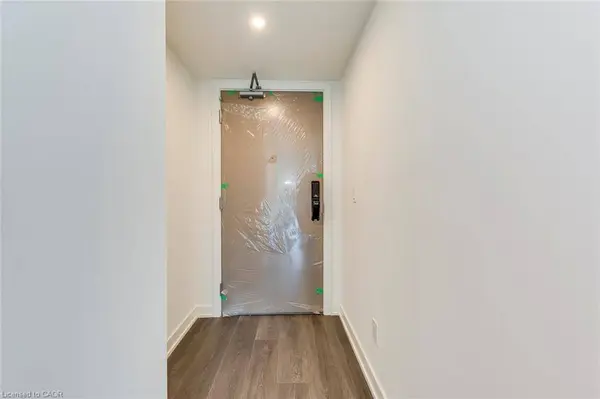 370 Martha Street #303, Burlington, ON L7R 0G9