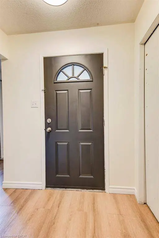 143 Sunrise PL, Kitchener, ON N2B 3S8