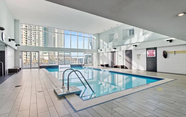 208 Queens Quay W #1213, Toronto C01, ON M5J 2Y5