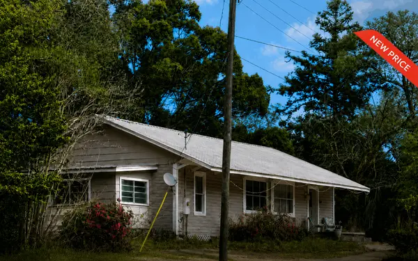 539 Bay AVE, Defuniak Springs, FL 32435