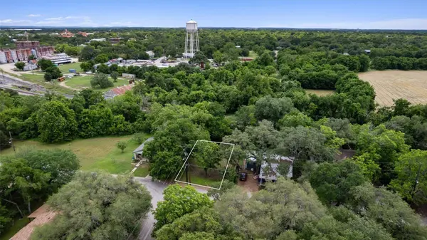 900 Tank ST, Lockhart, TX 78644