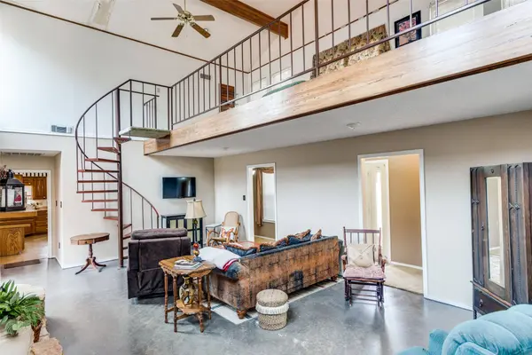 408 Pecan CT, Alvarado, TX 76009