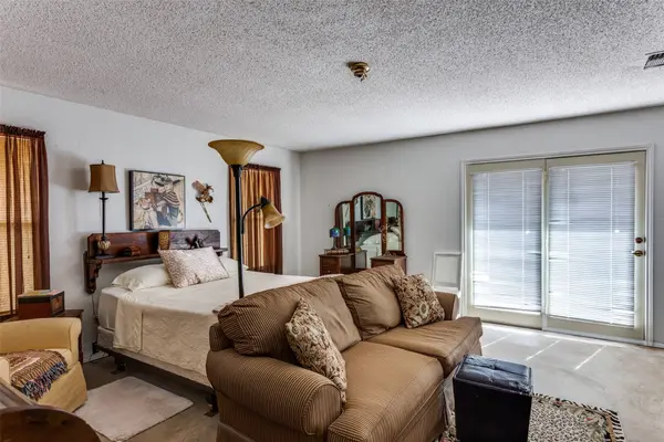 408 Pecan CT, Alvarado, TX 76009