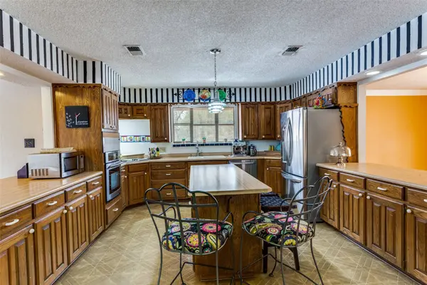 408 Pecan CT, Alvarado, TX 76009