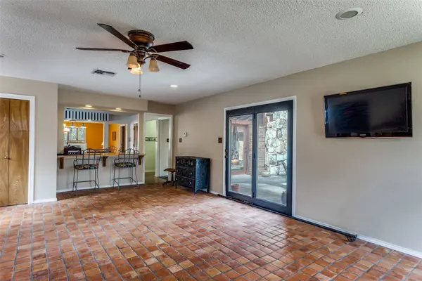 408 Pecan CT, Alvarado, TX 76009
