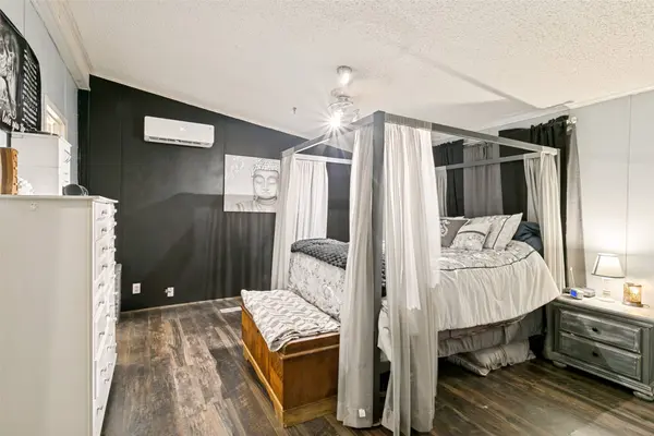10900 Pikes Peak, Venus, TX 76084