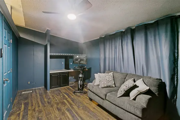 10900 Pikes Peak, Venus, TX 76084