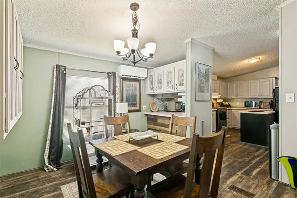10900 Pikes Peak, Venus, TX 76084