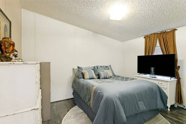 10900 Pikes Peak, Venus, TX 76084