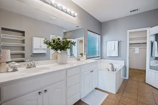 3127 S Camino Lagos, Grand Prairie, TX 75054