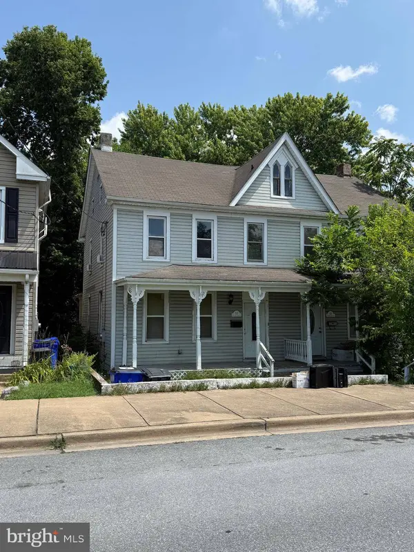 323 E POTOMAC ST