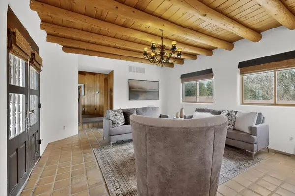 31 Entrada, Santa Fe, NM 87507