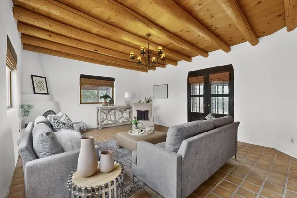 31 Entrada, Santa Fe, NM 87507