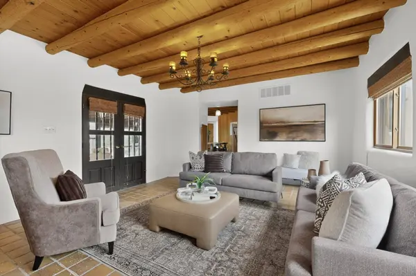 31 Entrada, Santa Fe, NM 87507