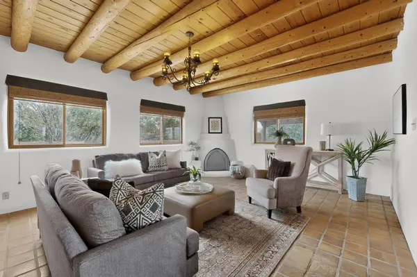 31 Entrada, Santa Fe, NM 87507