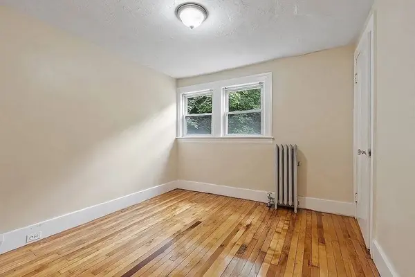 29-31 Rockrimmon Rd #2R, Worcester, MA 01602