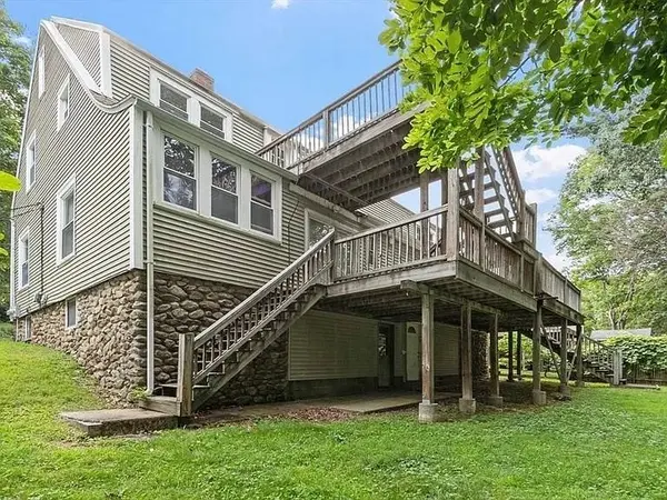 29-31 Rockrimmon Rd #1R, Worcester, MA 01602