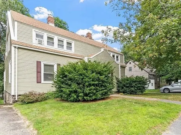 29-31 Rockrimmon Rd #1R, Worcester, MA 01602